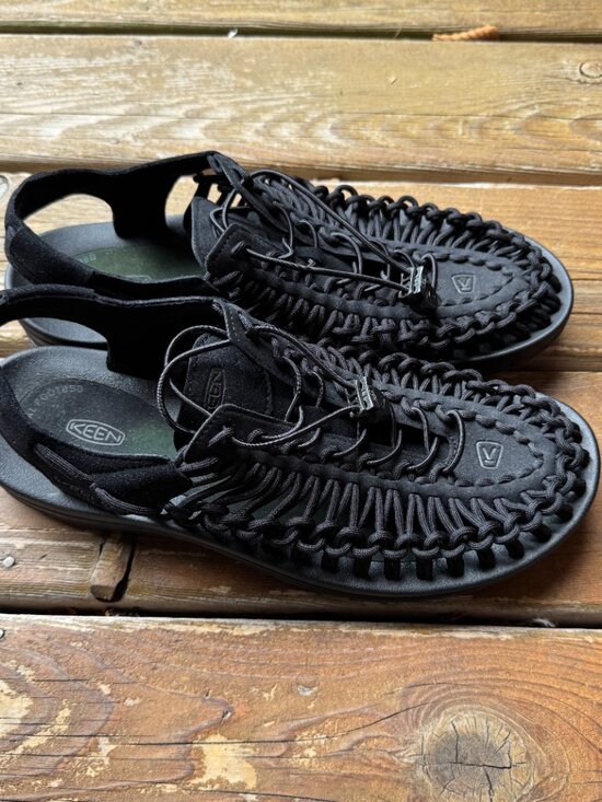 NWOT KEEN Uneek Black Sandals in Unisex Sizing Men\'s 11/Women\'s 12.5 main image 5